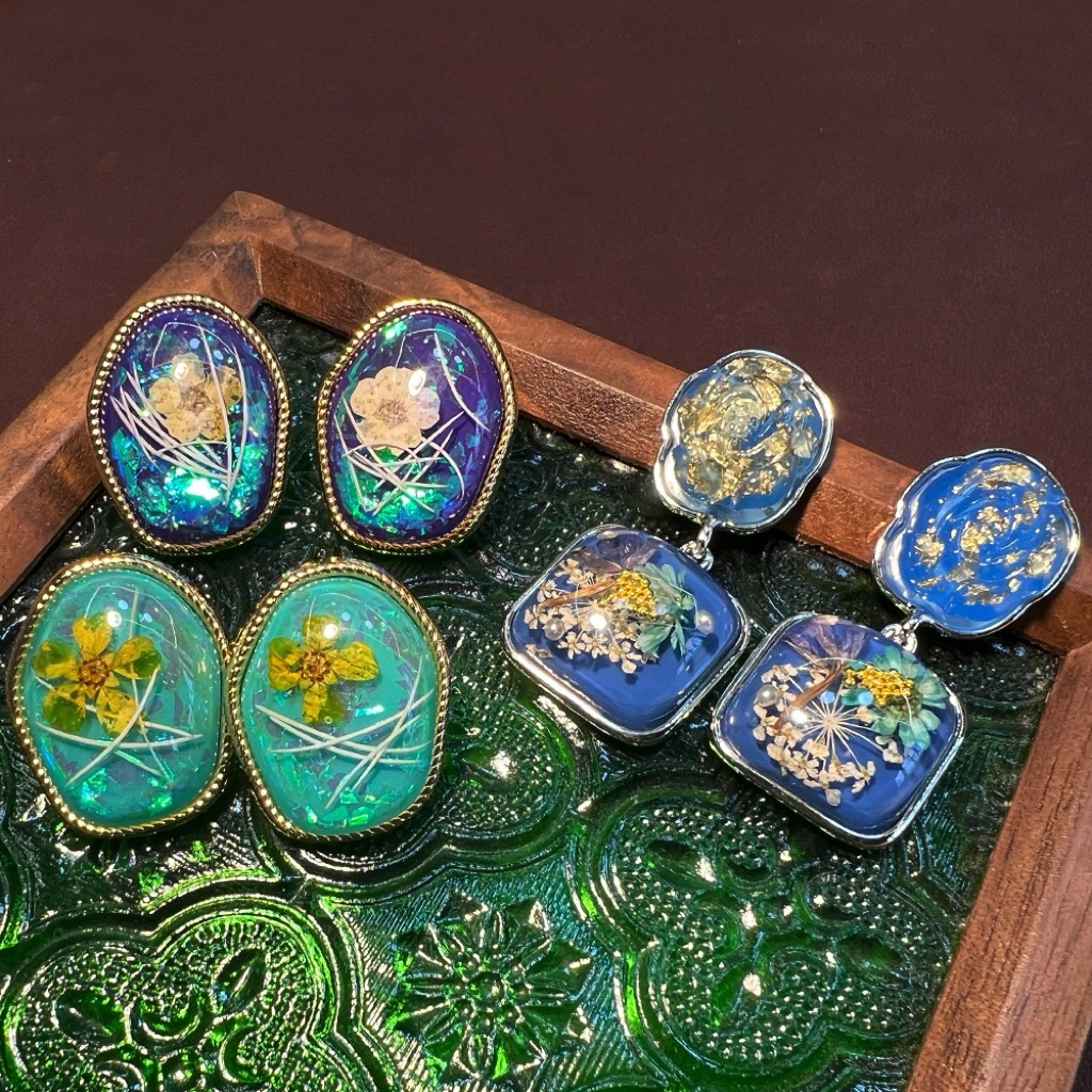 Amberlight Bloom Dried Flower Resin Earrings