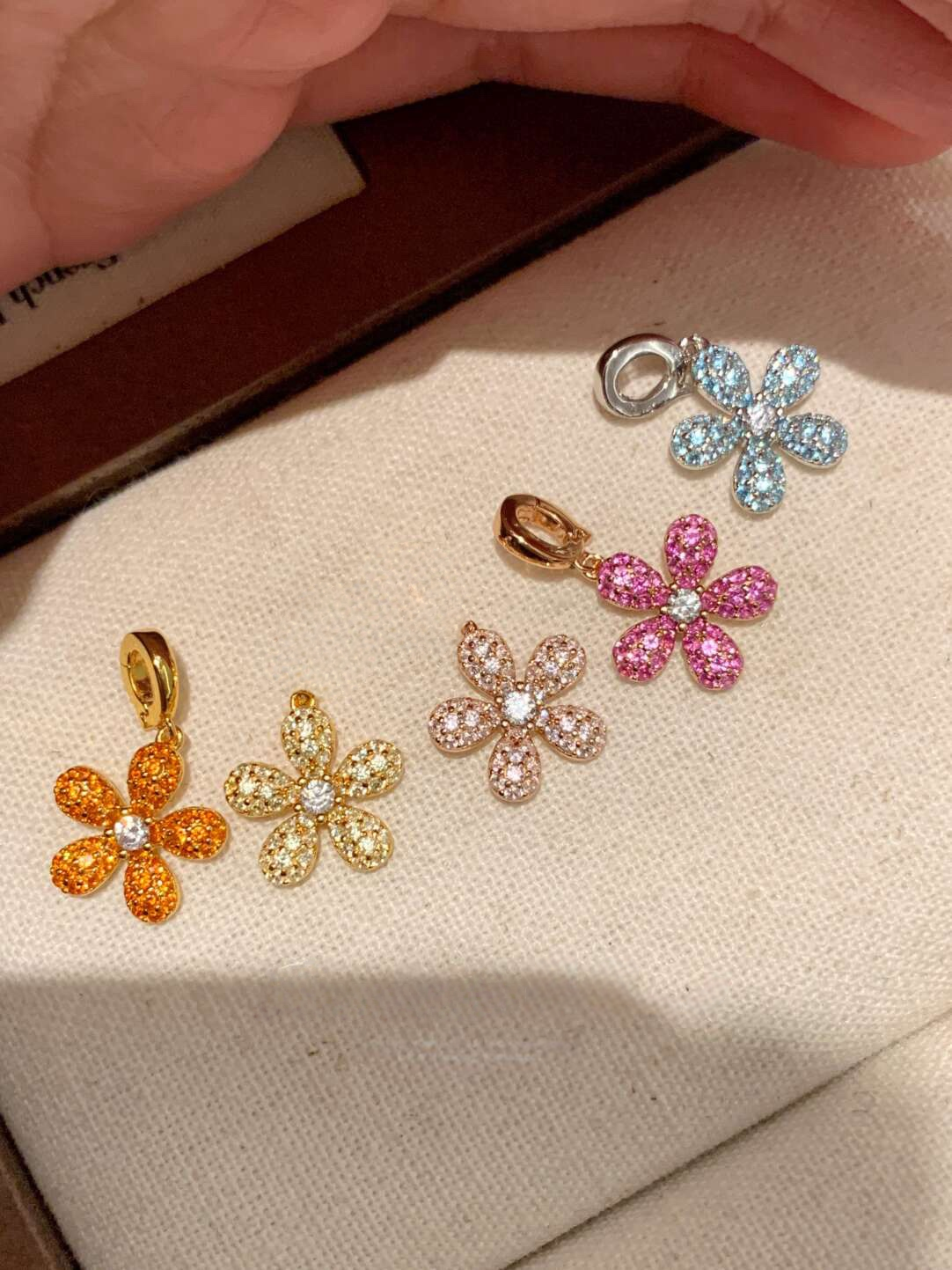 Macarons Daisy Freshwater Pearl Necklace