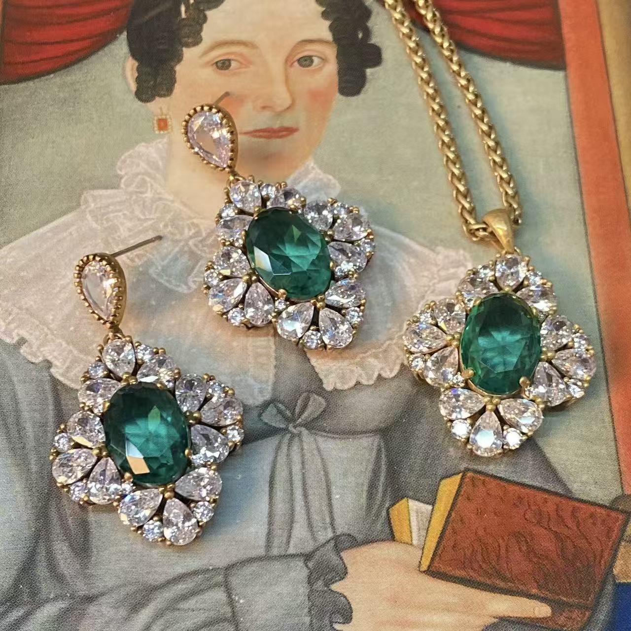 Emerald Empress Jewelry Set