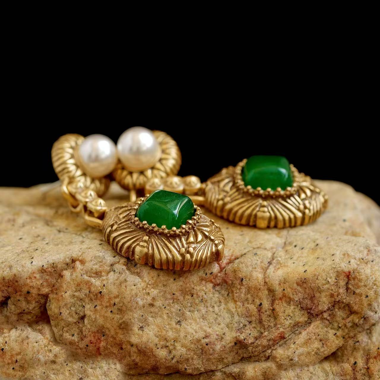 Vintage Emerald Green Agate Statement Jewelry Set
