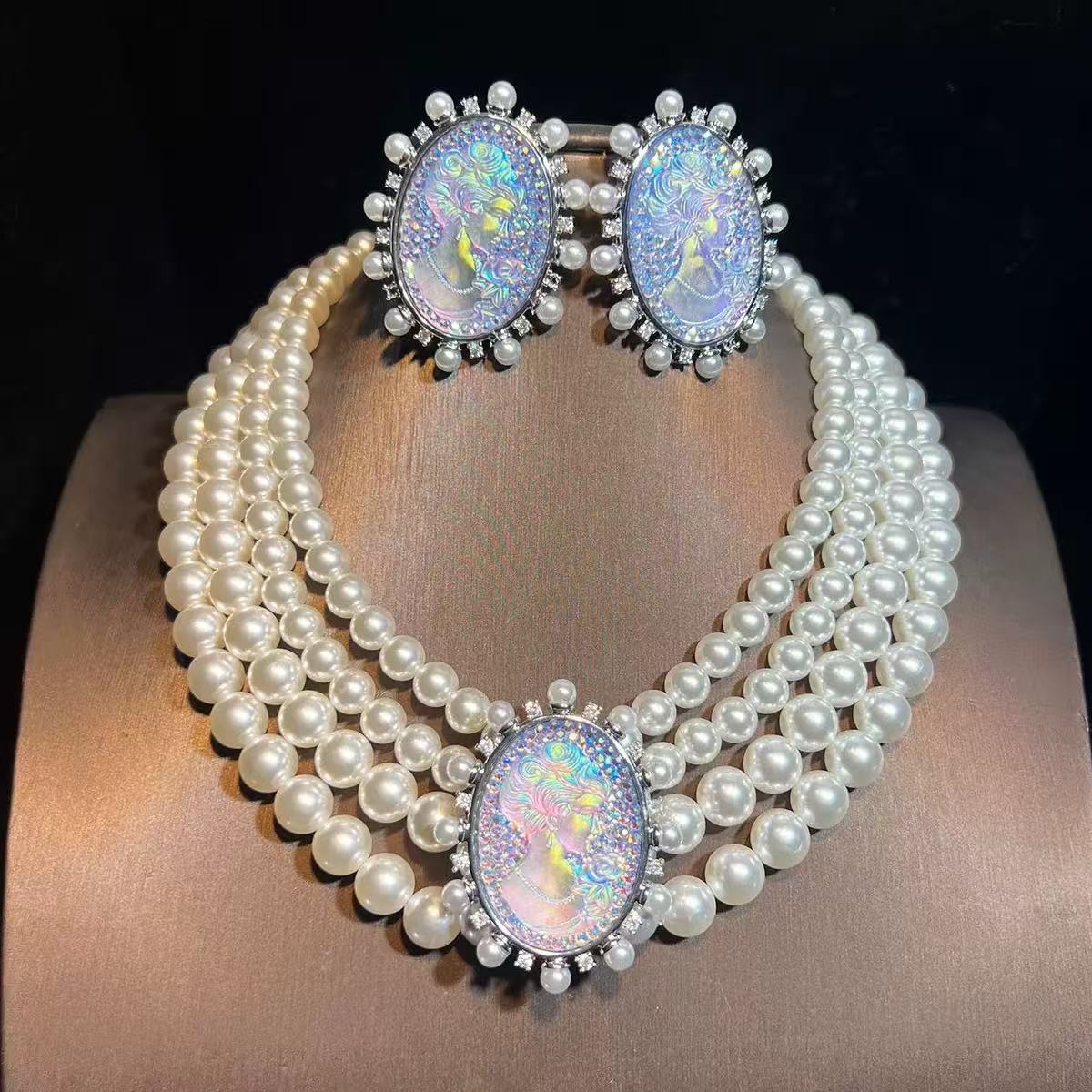 The Express Cameo Radiance Parure