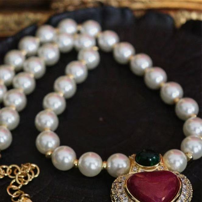 Byzantine Heart Pendant Striped Earrings Suite