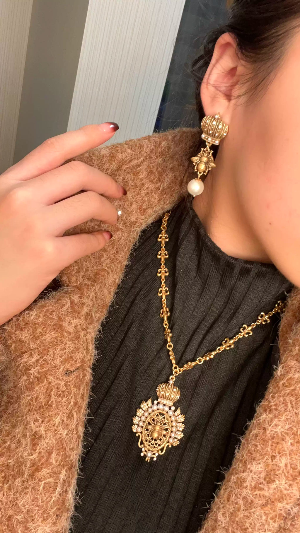 Royal Vintage Crown Bee Pearl Necklace Earring Jewelry Set