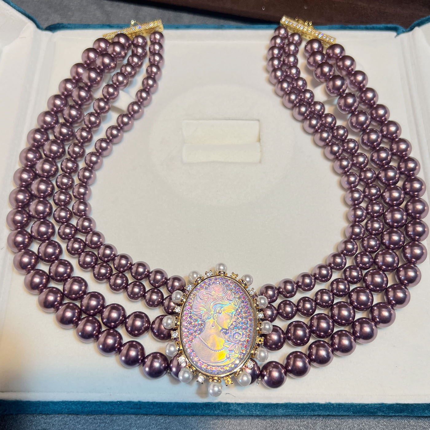 The Express Cameo Radiance Parure