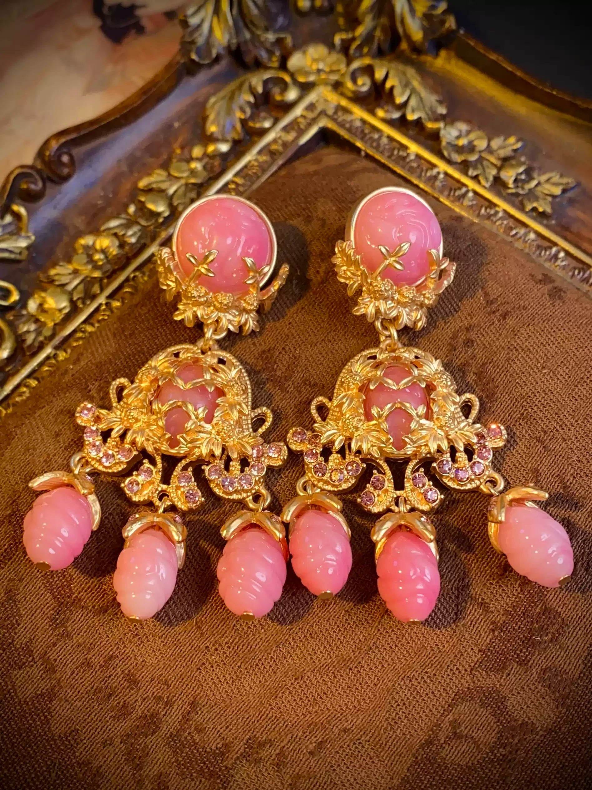 Victorian Carved Pink Art Chandelier Jewelry Set