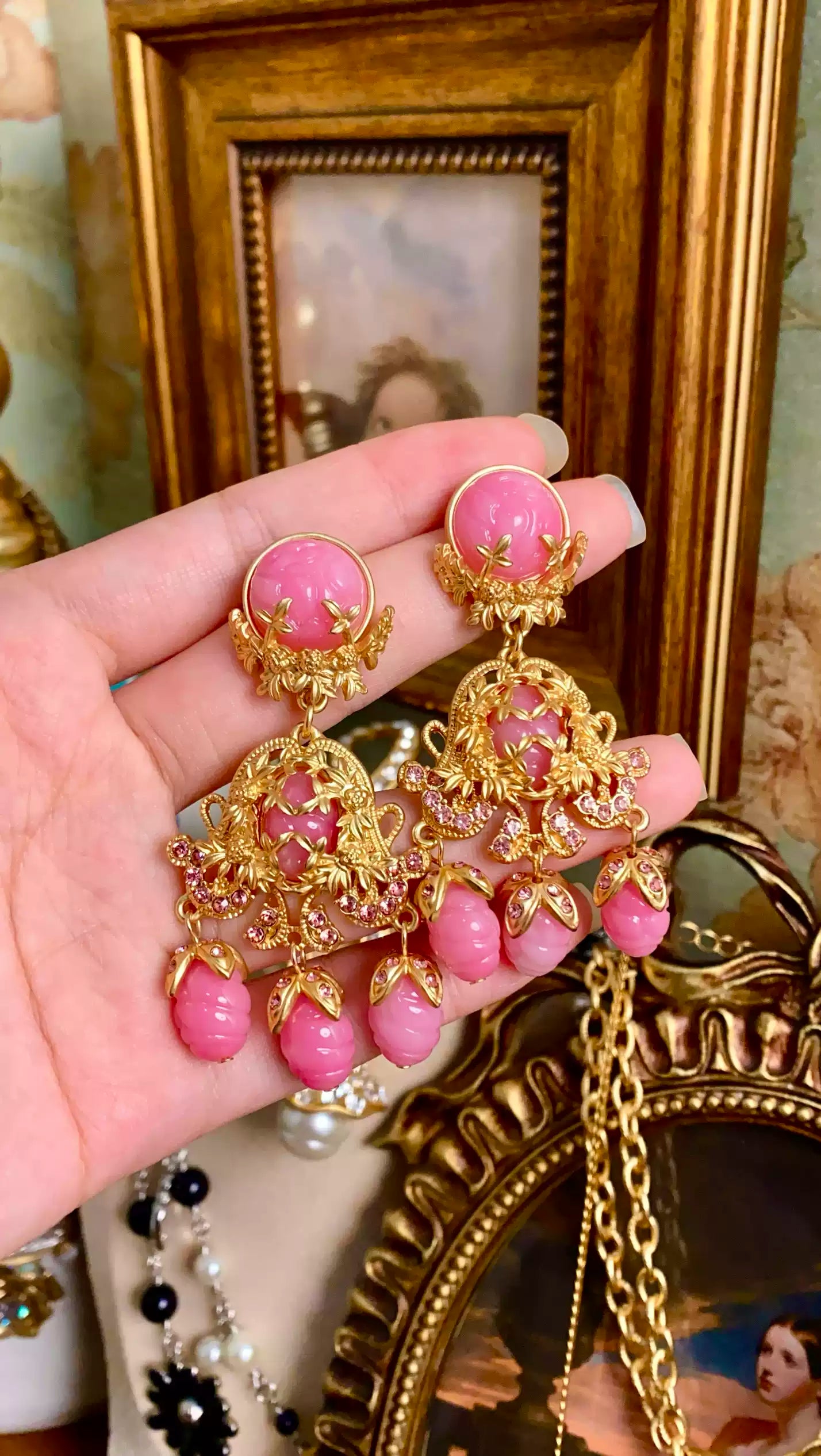 Victorian Carved Pink Art Chandelier Jewelry Set