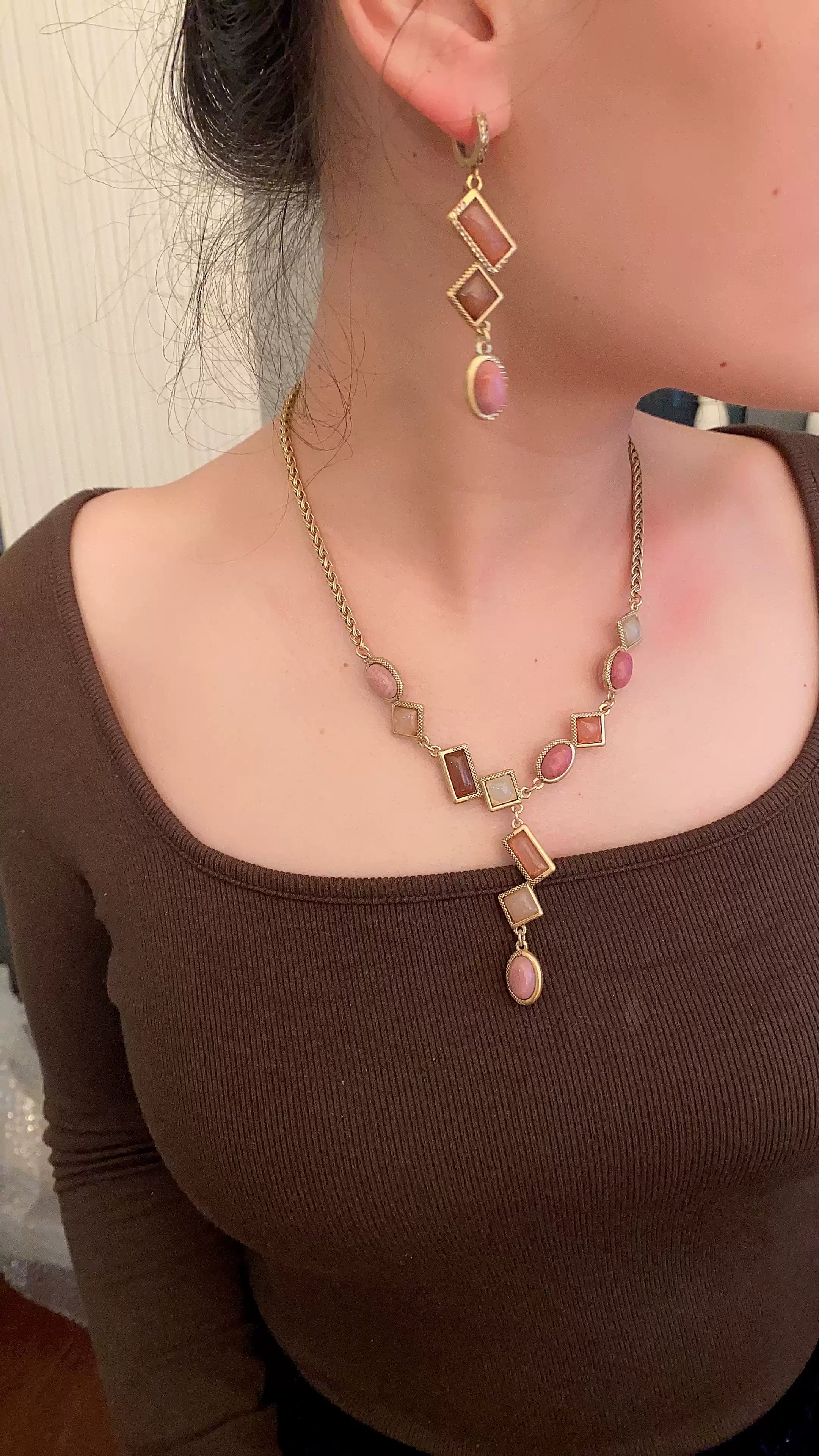 Parisian Rêverie Pink Natural Stone Vintage Jewelry Set