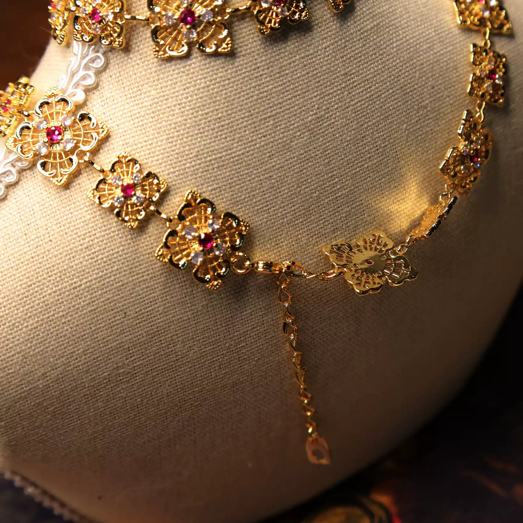 Renaissance Quadrilobe Necklace & Bracelet Set