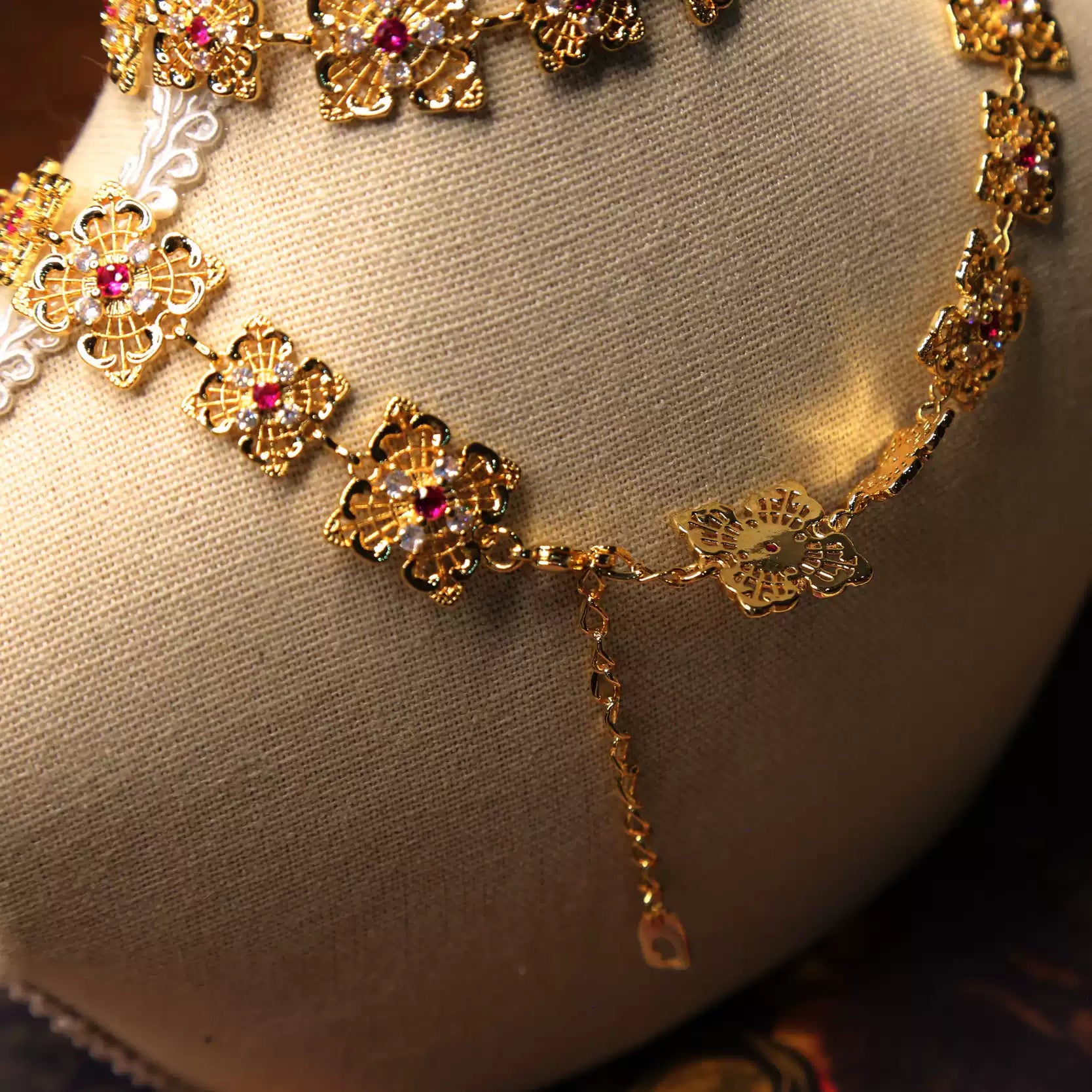 Renaissance Quadrilobe Necklace & Bracelet Set