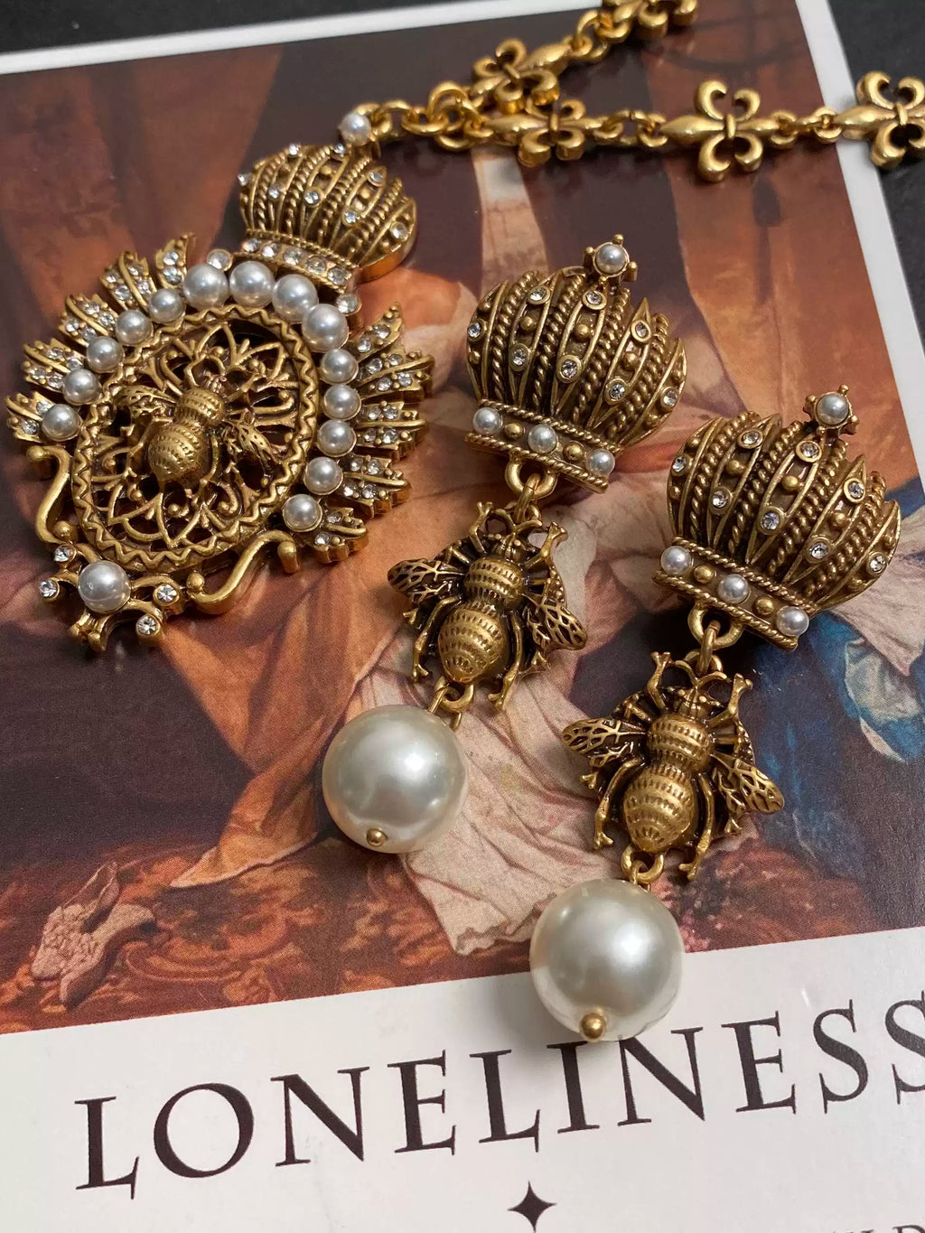 Royal Vintage Crown Bee Pearl Necklace Earring Jewelry Set