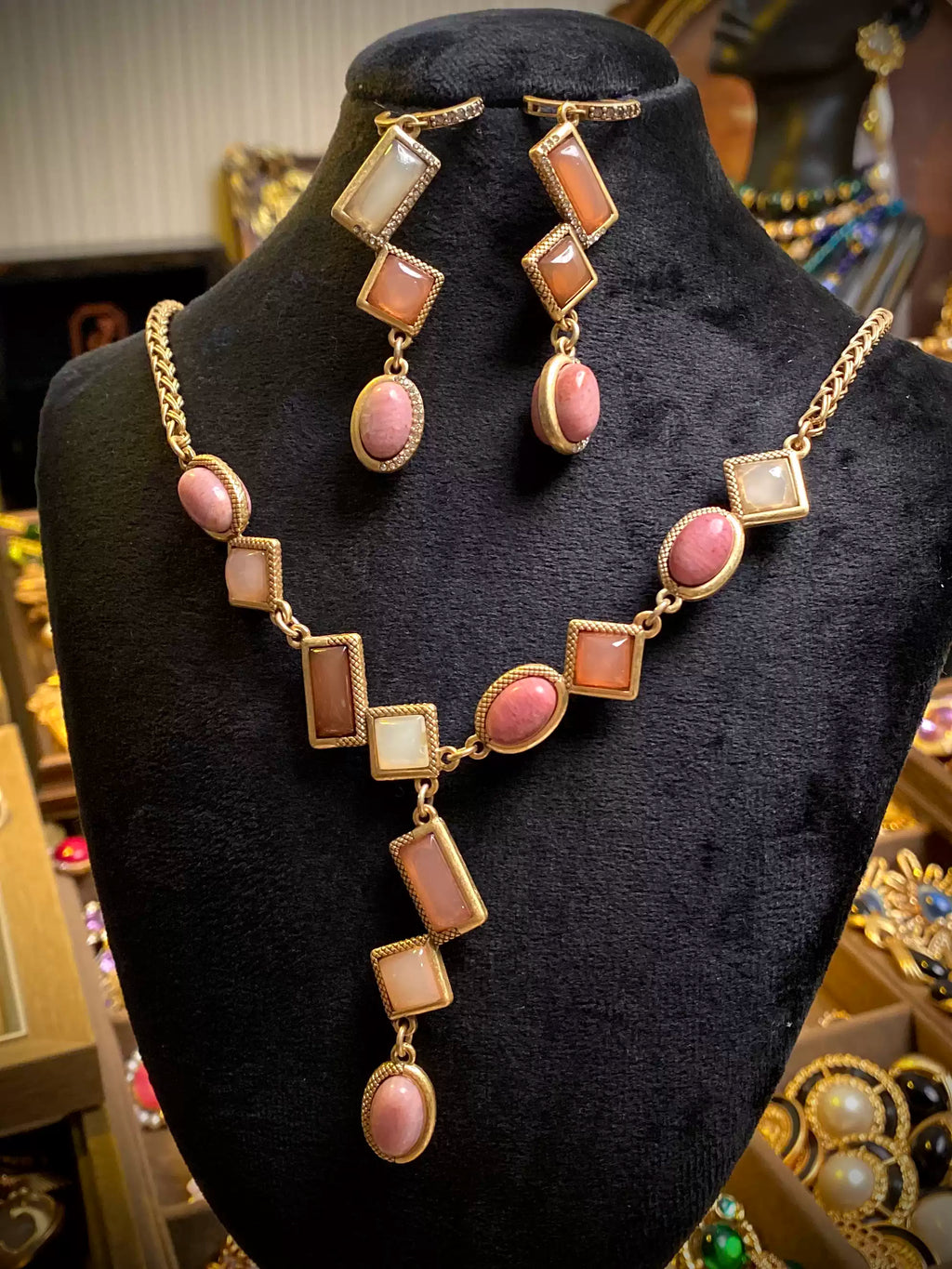 Parisian Rêverie Pink Natural Stone Vintage Jewelry Set