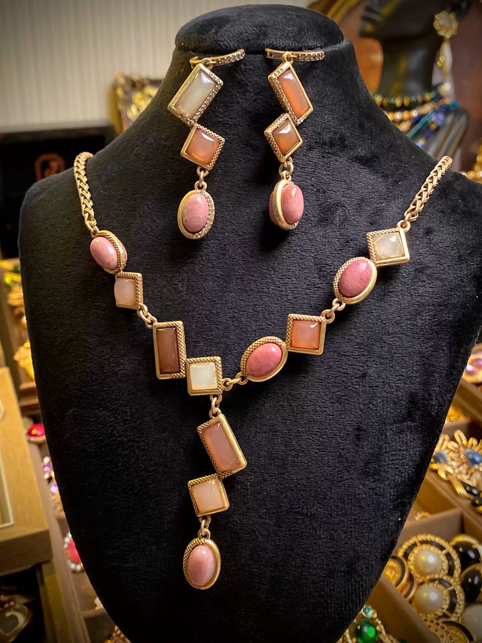 Parisian Rêverie Pink Natural Stone Vintage Jewelry Set