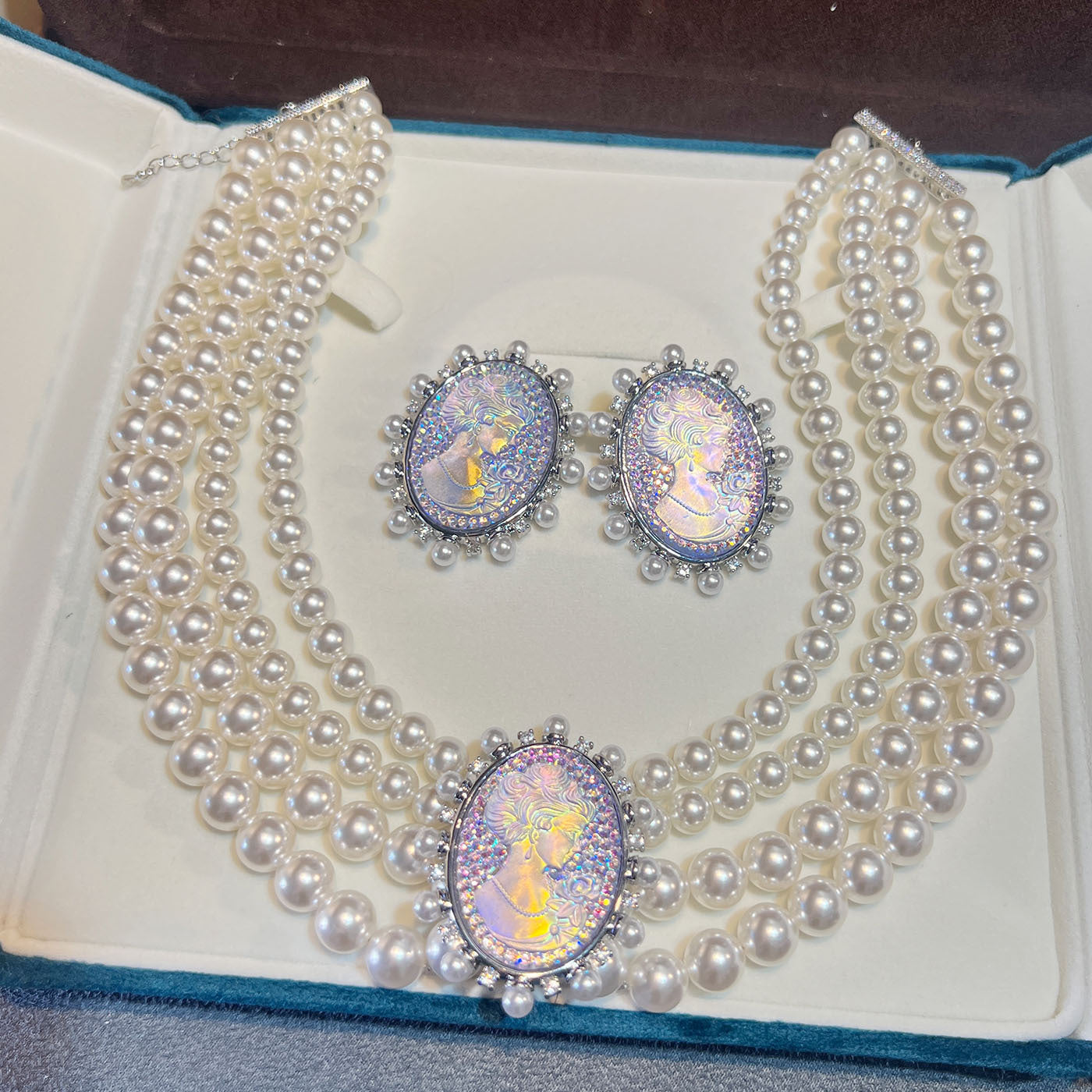The Express Cameo Radiance Parure