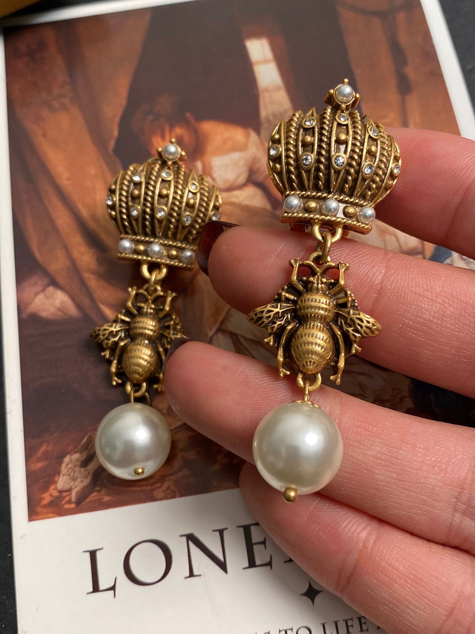 Royal Vintage Crown Bee Pearl Necklace Earring Jewelry Set