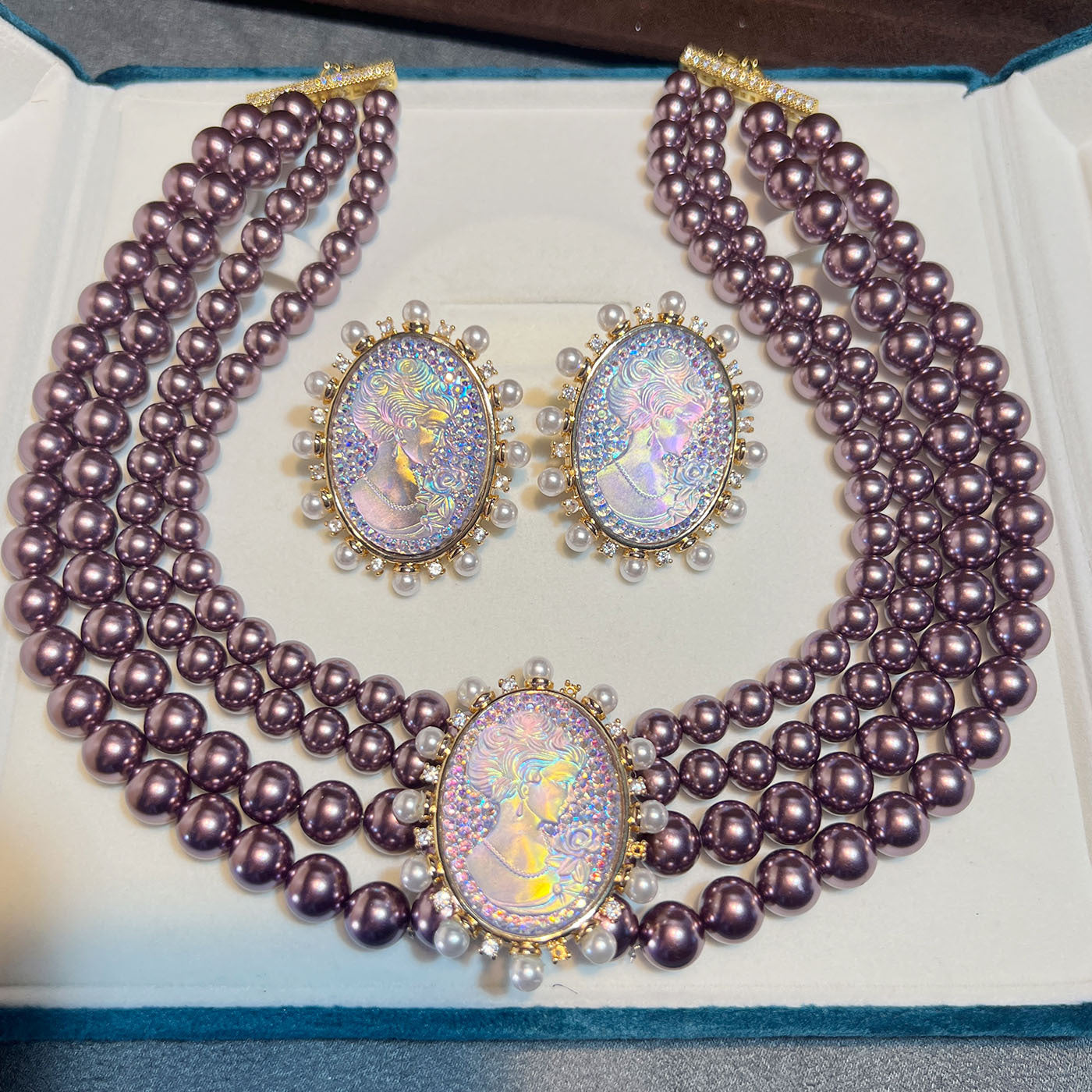 The Express Cameo Radiance Parure