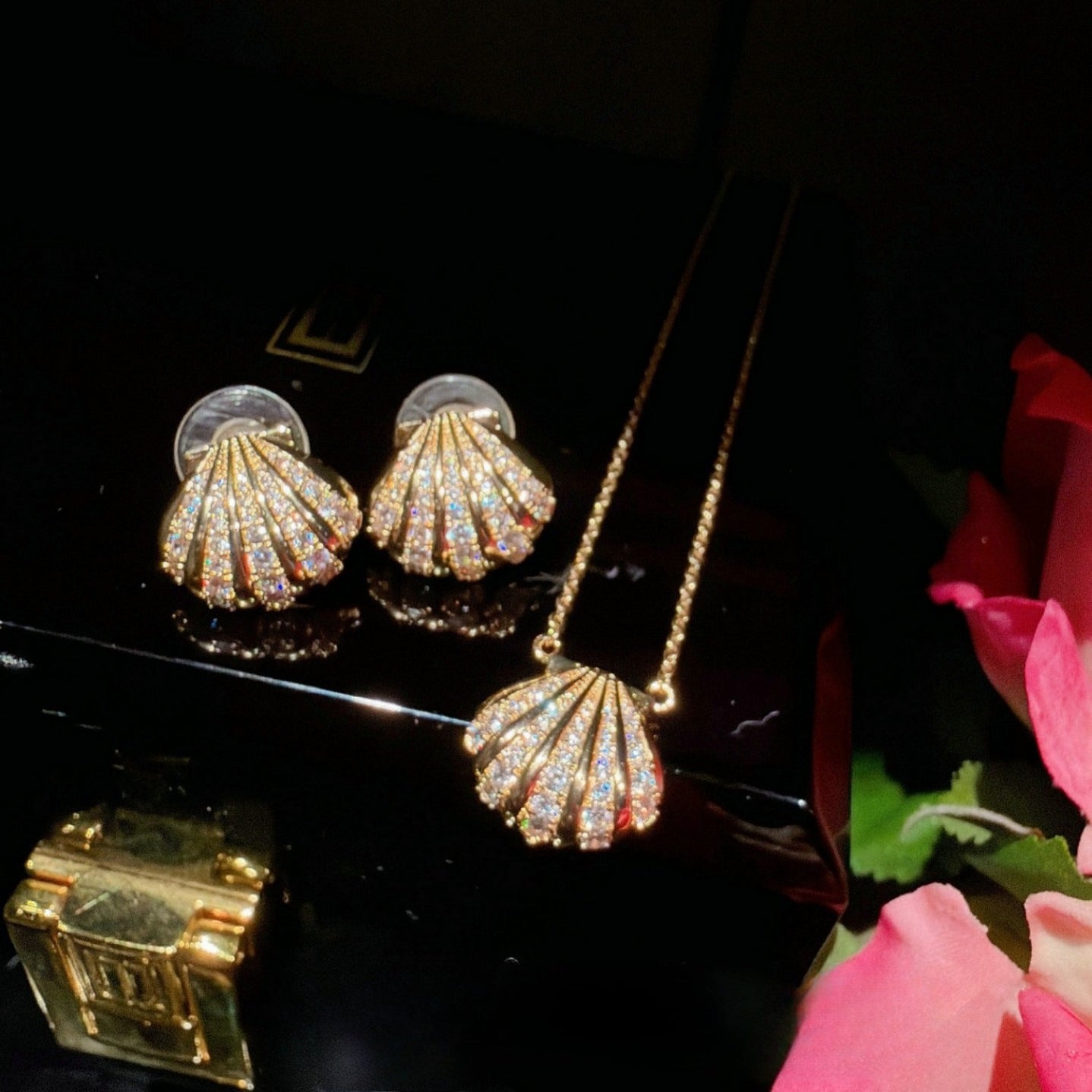 Golden Seashell Fantasy Necklace & Earring Set