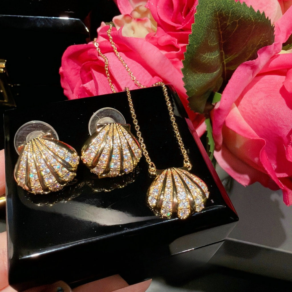 Golden Seashell Fantasy Necklace & Earring Set