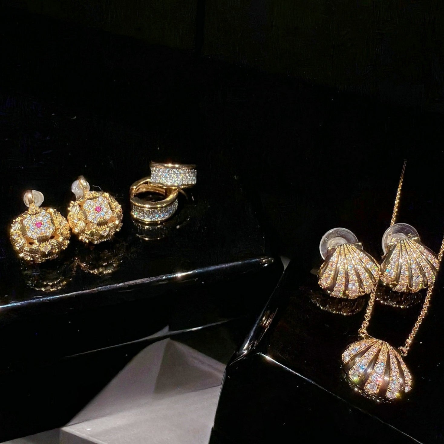 Golden Seashell Fantasy Necklace & Earring Set