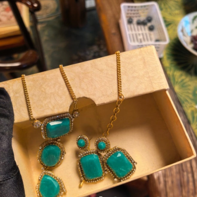 Vintage Emerald Green Cascading Drop Jewelry Set
