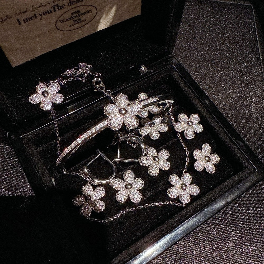 Glimmering Galaxy Flora Daisy Jewelry Set